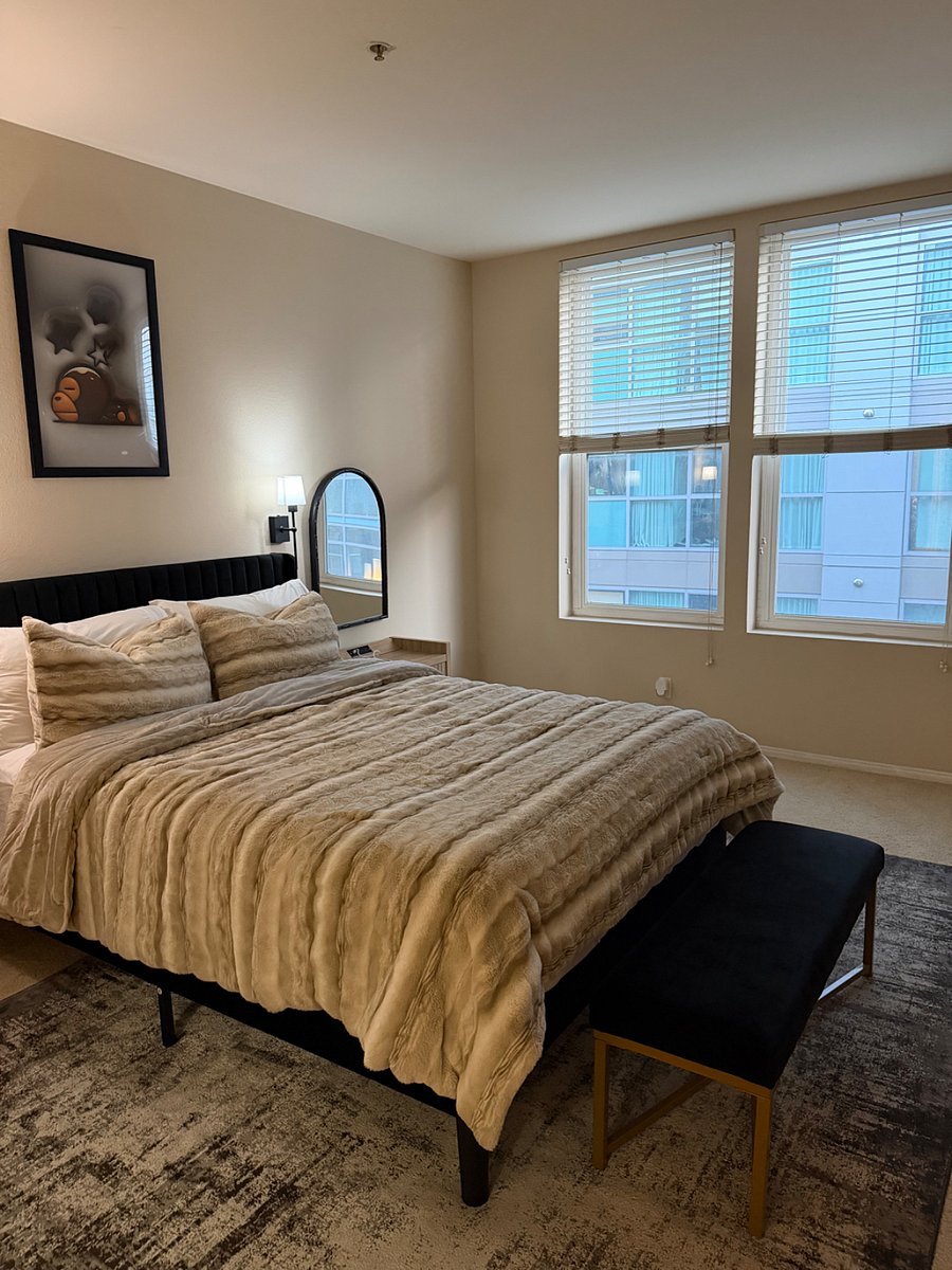 Bedroom With Queen Size Bed