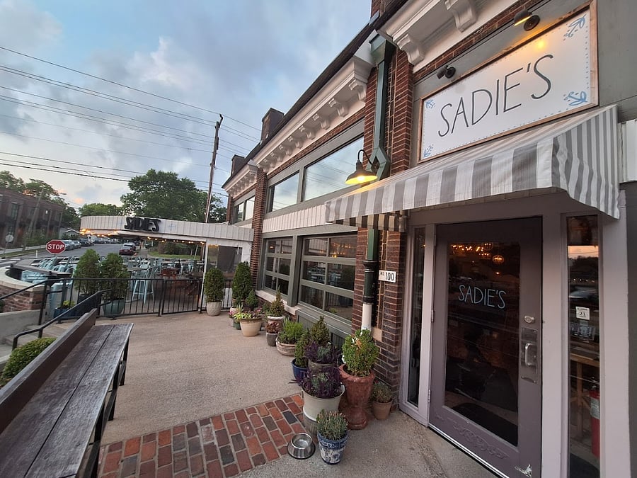 Enjoy Edgehill Village restaurants and bars just up the road!