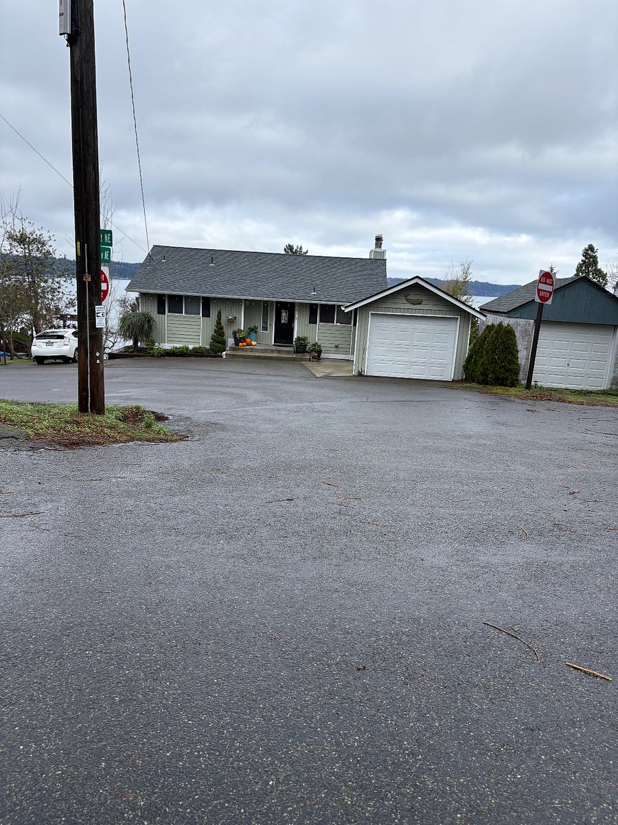 Lovely home located in the waterfront community of Dash Point. Apartment is entire first level of home with private entrance.