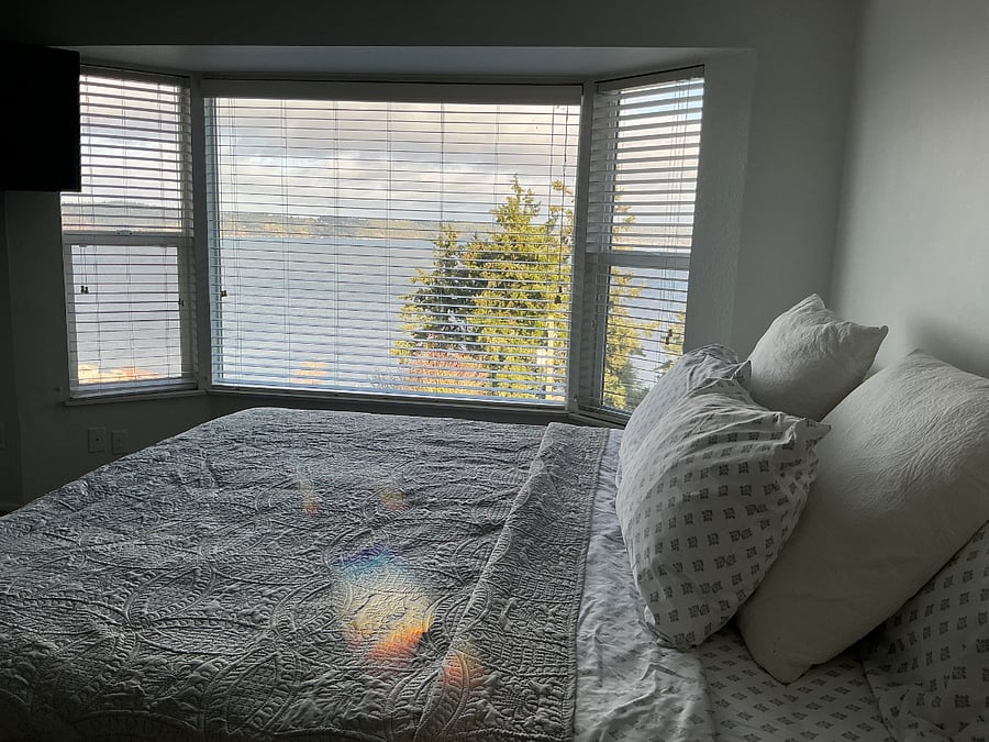 Beautiful view master with comfortable king bed.