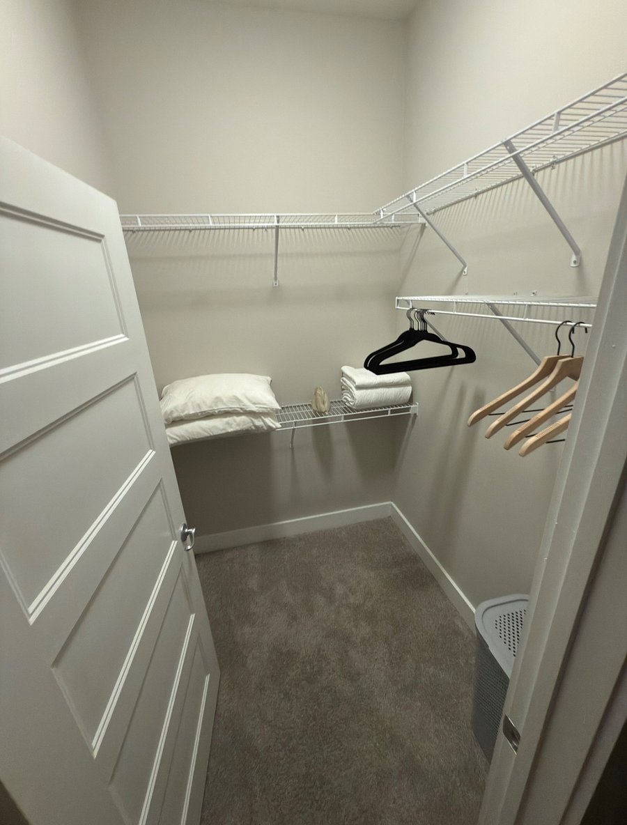 Walk-in Closet