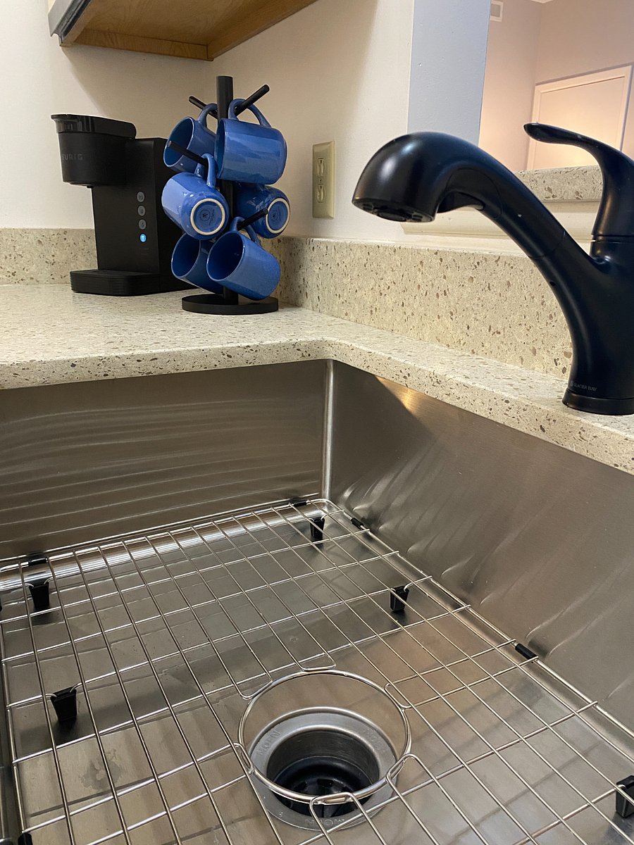 Kitchen Sink - Quartz Countertops