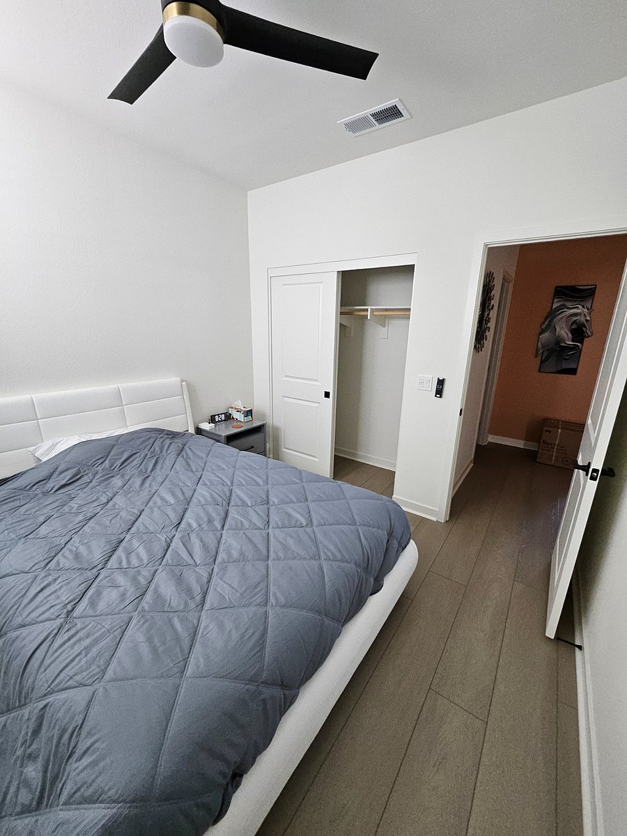 1st Floor Bedroom closet