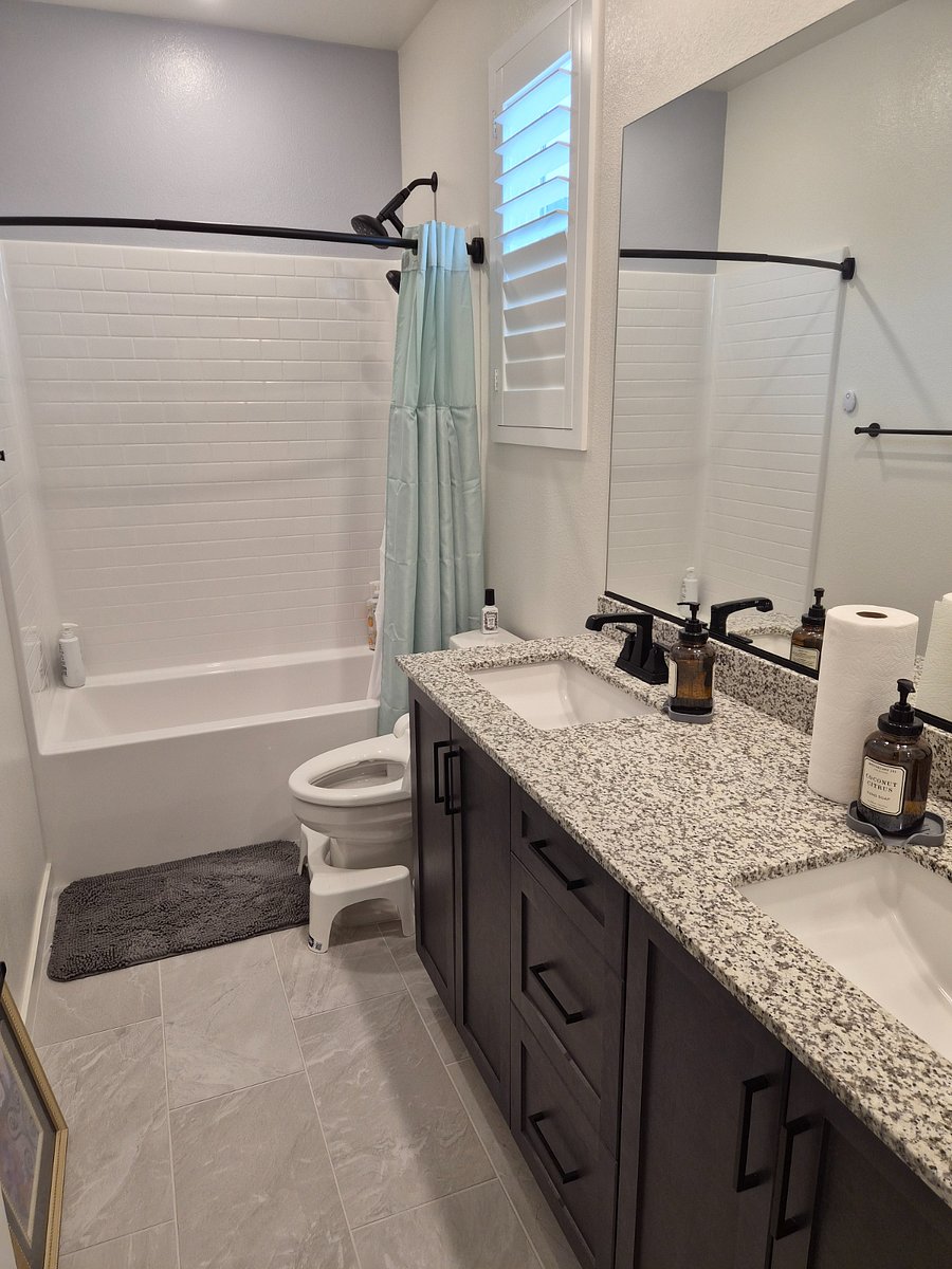 2nd Floor Bathroom