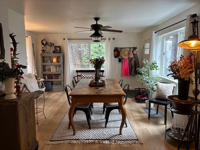 Dining room - table accommodates up to 8
