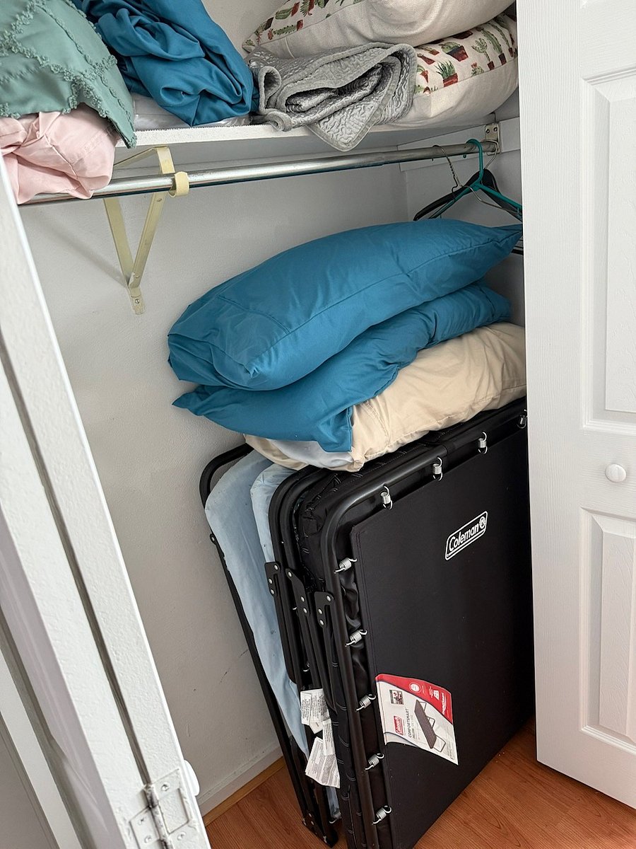 2 additional fold-out cots available for use in the first floor bedroom closet. 