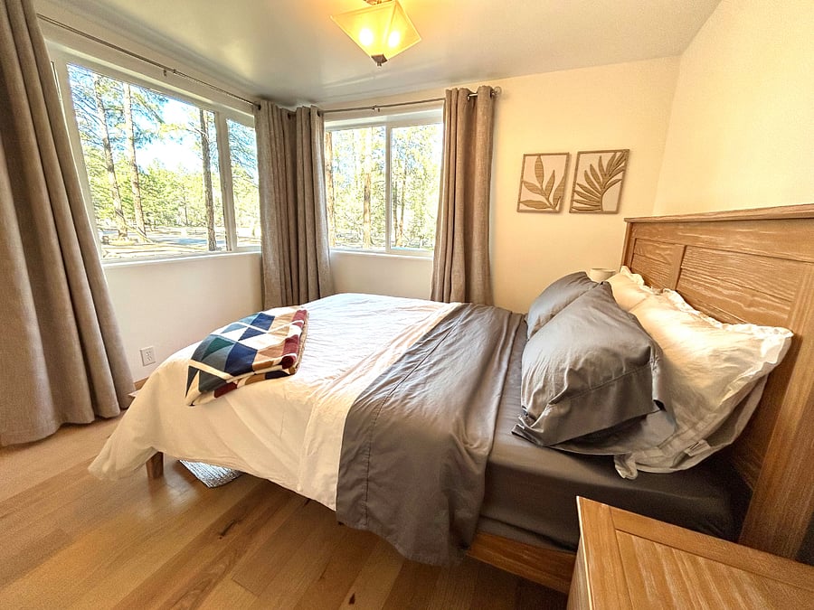 Primary bedroom with a queen bed.