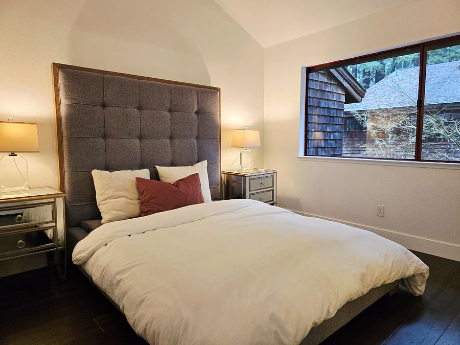 Bedroom 3
-queen bed
-attached bathroom