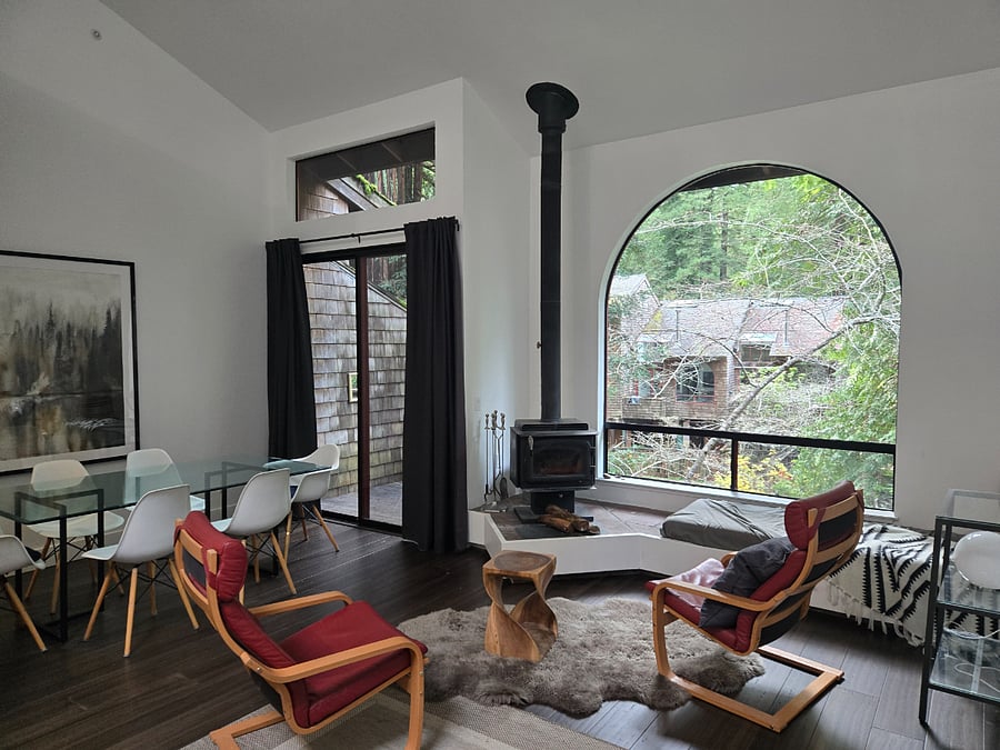 14' vaulted ceilings on the top floor.