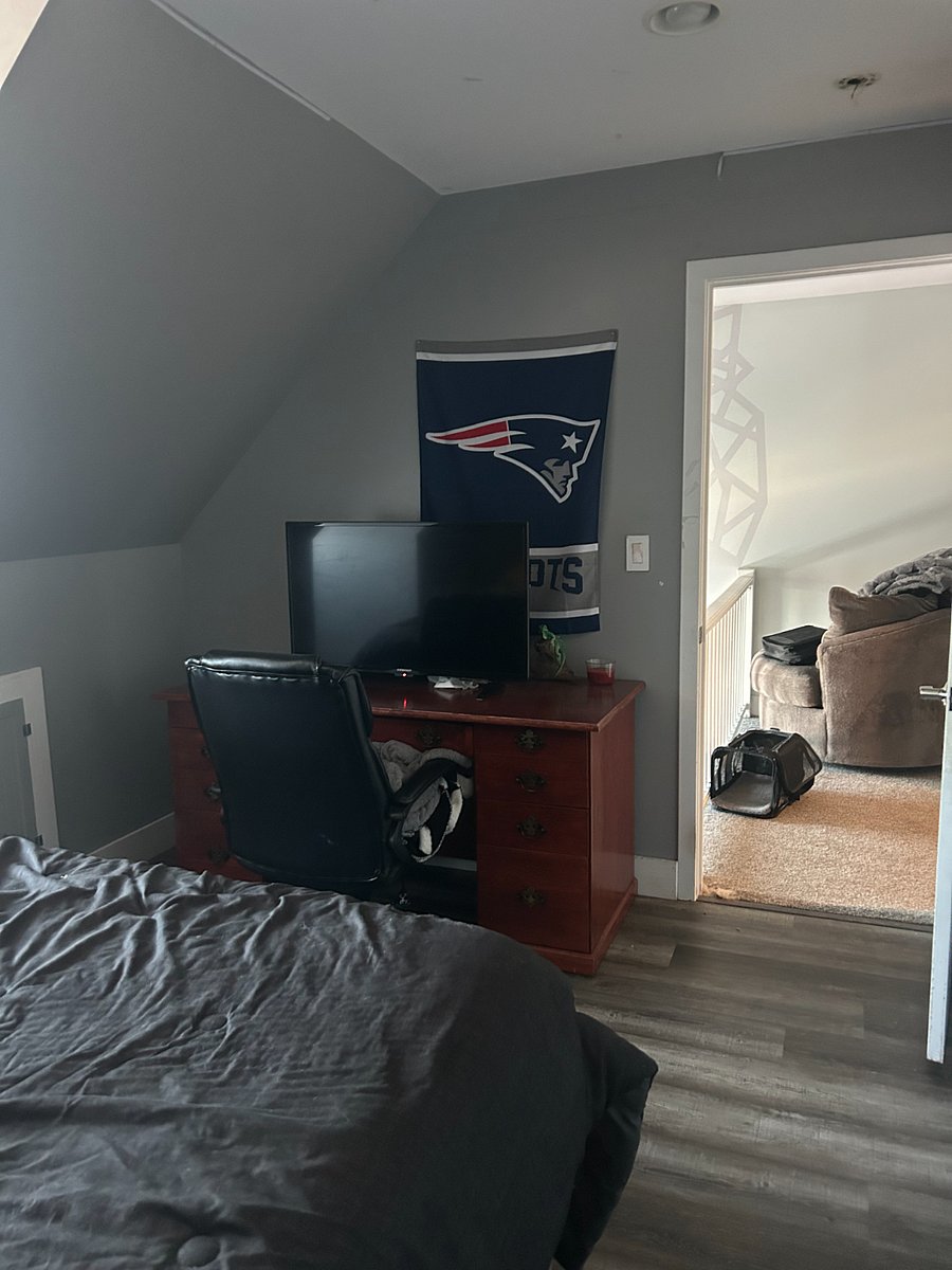 Desk and Tv in your room