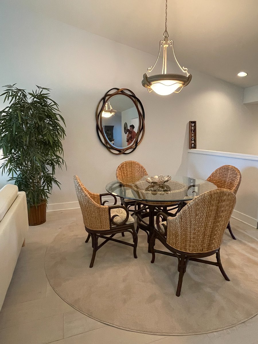 Dining Room seats four