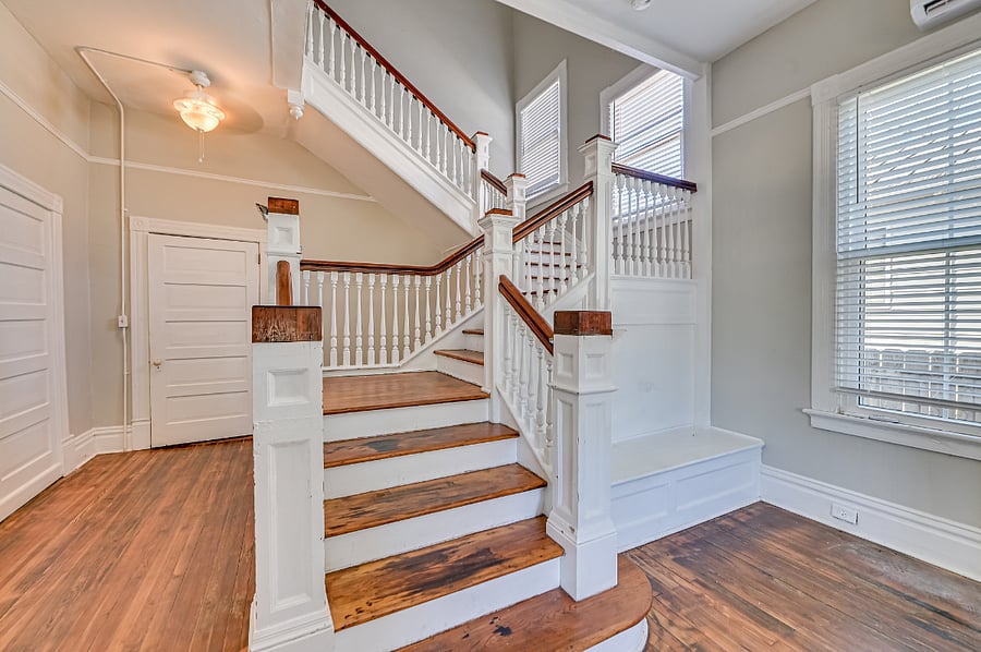Steps from foyer to Apartment