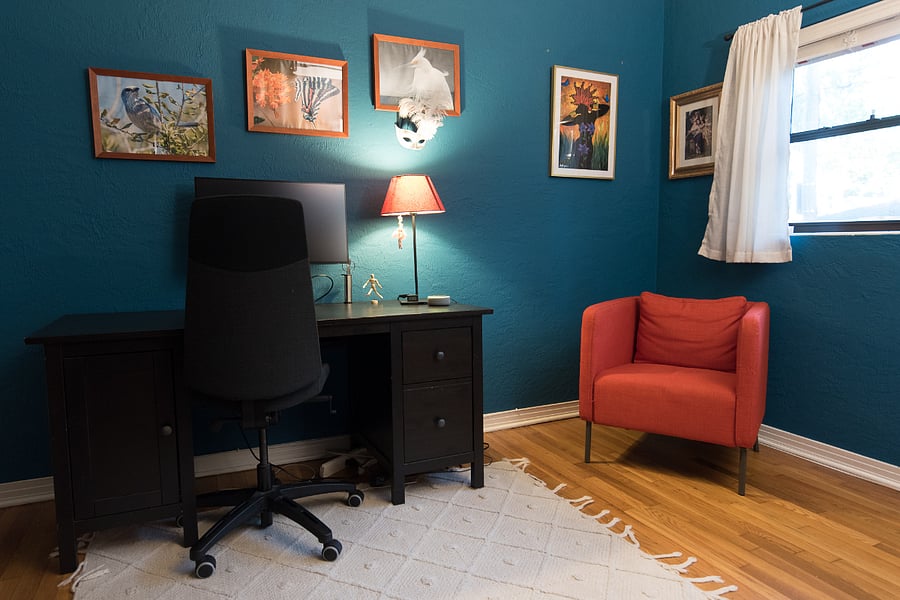 Second bedroom with optional queen bed setup