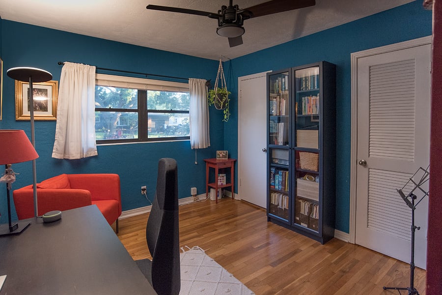Second bedroom with optional queen bed setup