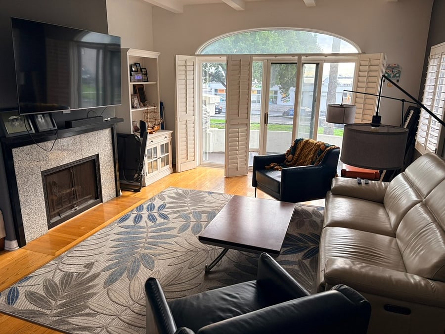 2nd Floor-Front Room