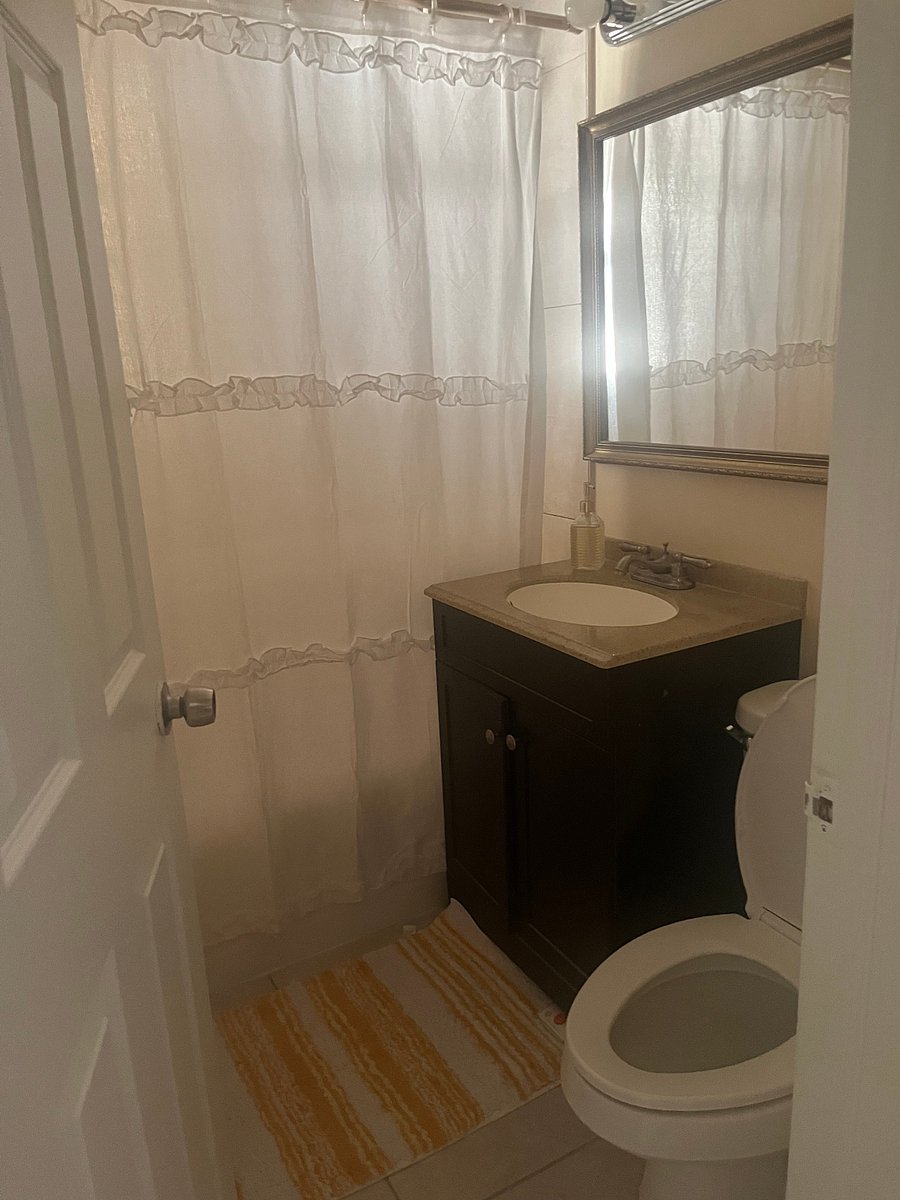 Hallway full bath