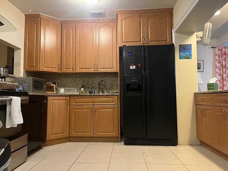 Full kitchen