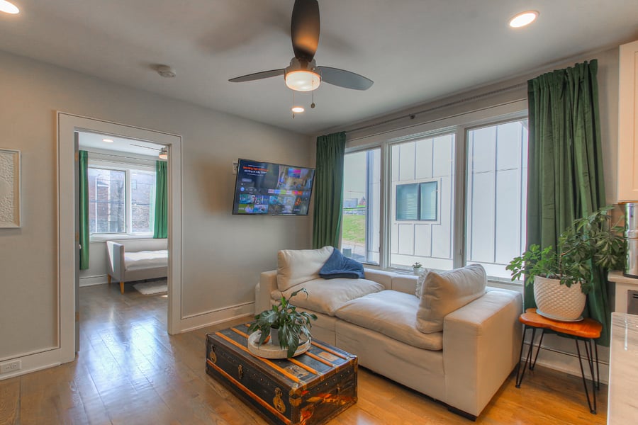 Cozy & luxurious living in the 2nd level Kitchen and Lounge. Chef's Kitchen, SmartTV - you'll be so comfortable you won't want to leave!