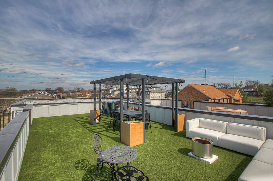 Beautiful views of the Downtown Nashville skyline!
Live the al fresco life with your luxury Nashville rooftop deck - enjoy bonfires, sunrise breakfasts & dinners, and throw cozy cocktail parties with friends. Beautiful views of the Downtown Nashville skyline!