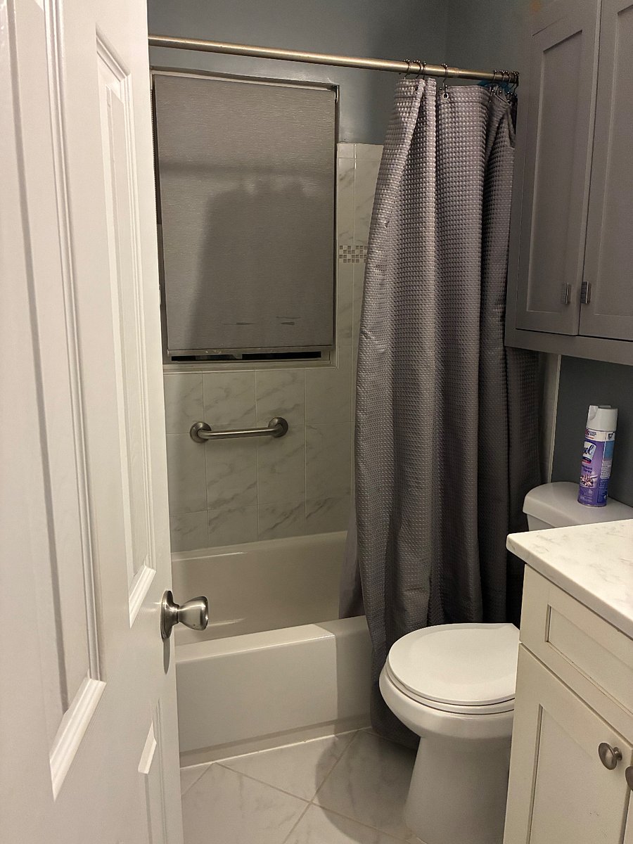 Full private bath with tub