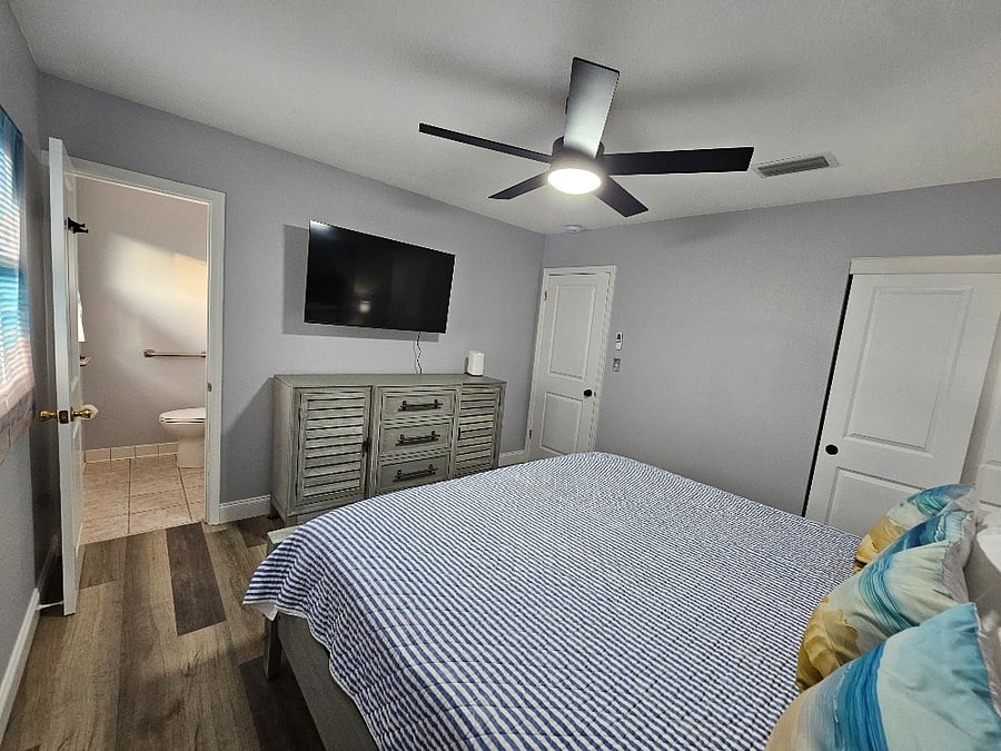 Master Bedroom King Suite/Beach Room