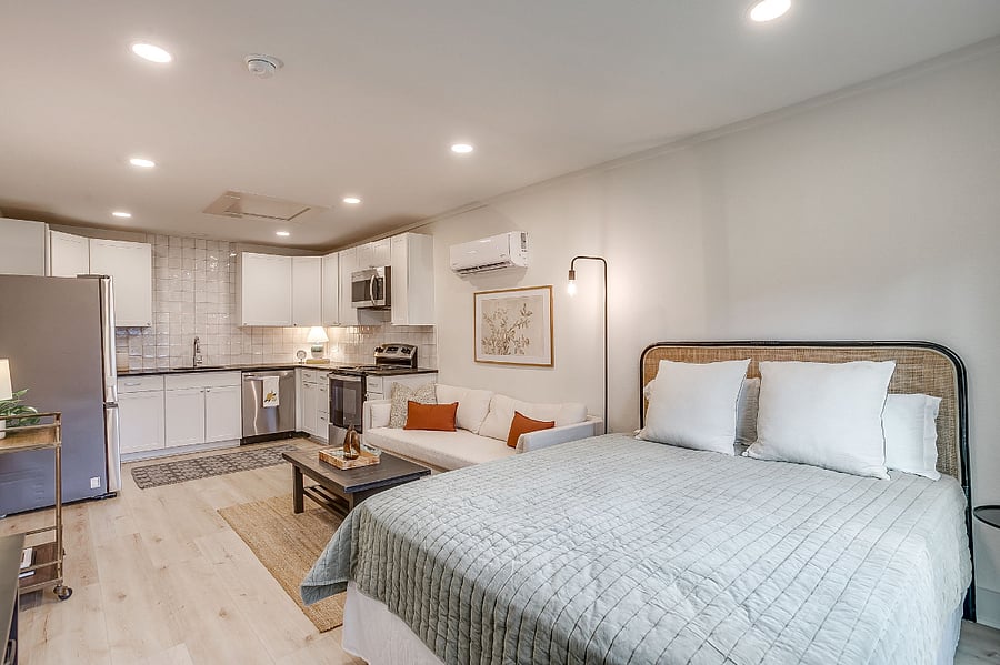 Queen-size bed, sofa, full kitchen, full bath, laundry