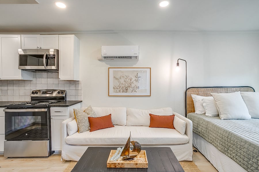 Queen-size bed, sofa, full kitchen, full bath, laundry