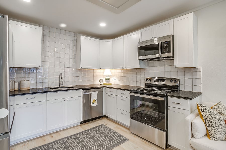 Queen-size bed, sofa, full kitchen, full bath, laundry