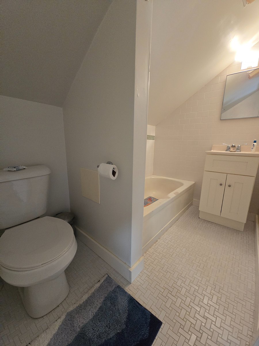 Private Bath - Shower is in other bathroom.
