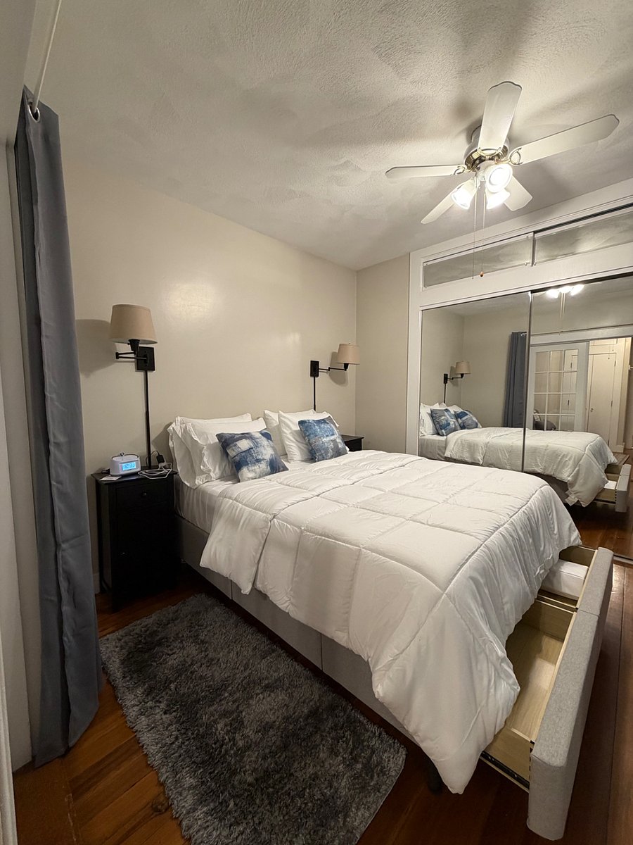 Bedroom #1-qween size bed
