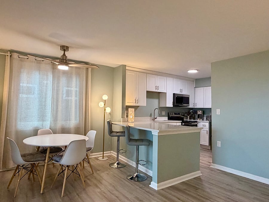 DR, Huge KT Counter, New Kitchen!