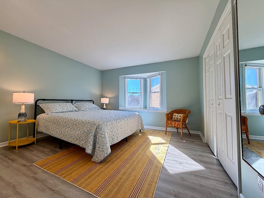 Master BR, King Bed, sun-filled BR