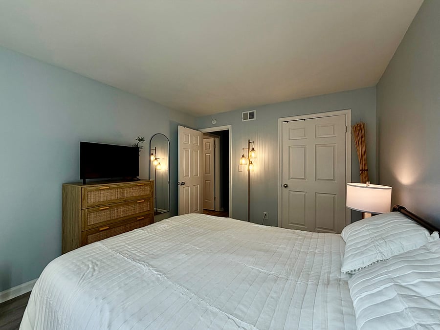 Second BR, Queen bed