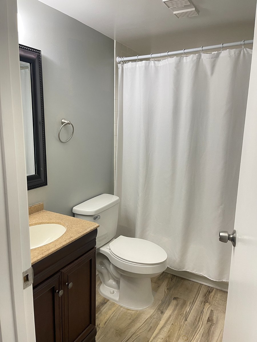 Guest bathroom.