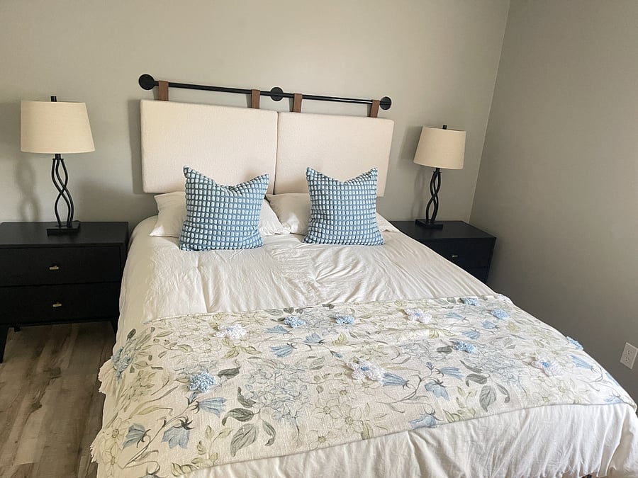 Guest bedroom.