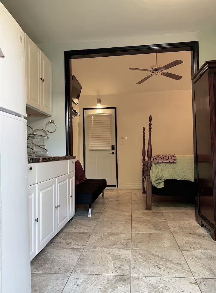 View from kitchenette to bedroom and entrance.