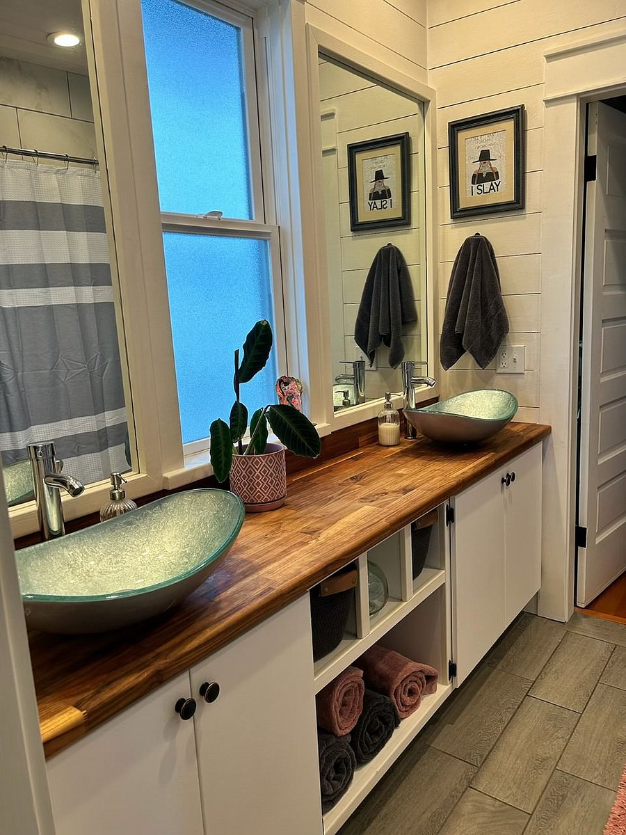2nd bathroom (full shower/bathtub/toilet/2 sinks); jack and jill doors--one leads to 2nd bedroom and other door opens to sitting room
