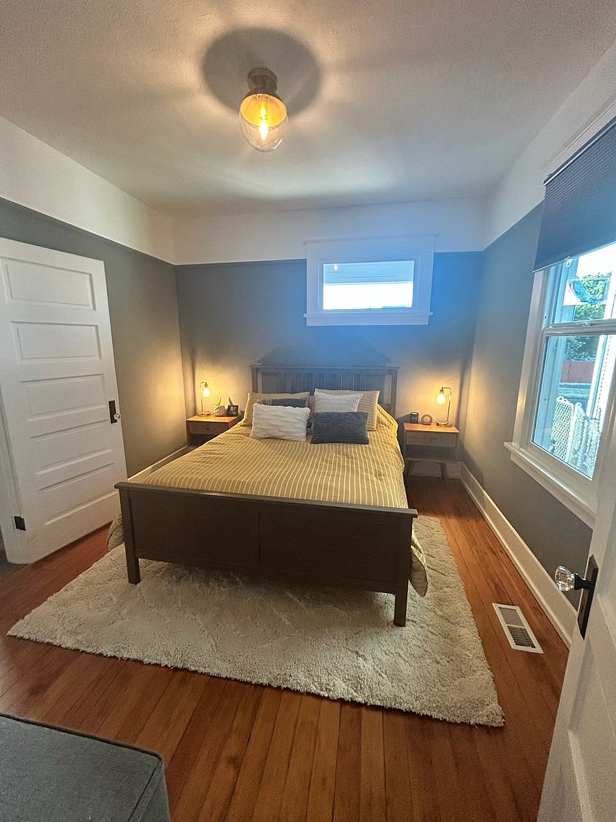 2nd bedroom (main floor)