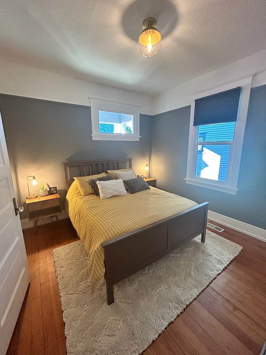 2nd bedroom (main floor)