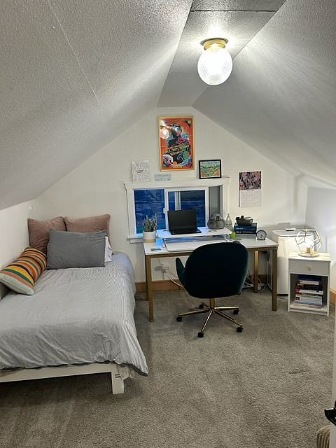 3rd bedroom/office space (upstairs); this room can be customized with 2 beds, desk/chair, or both!