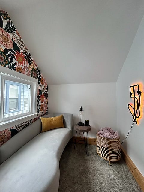Reading nook (upstairs)