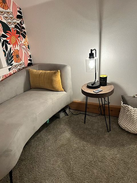 Reading nook (upstairs)