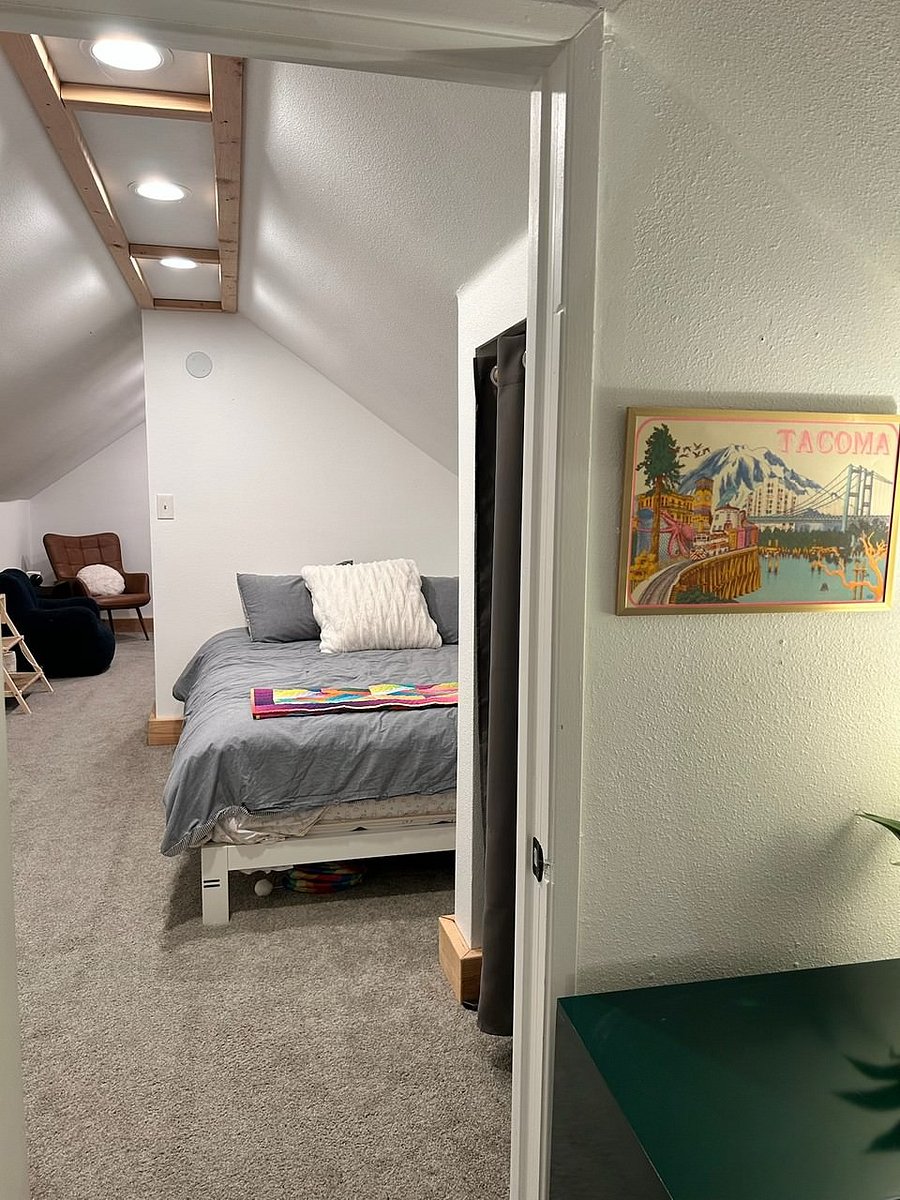 Hallway/alcove space upstairs; currently has queen bed in the alcove for extra sleeping space but bed can be swapped with office desk in the room next door if desired.