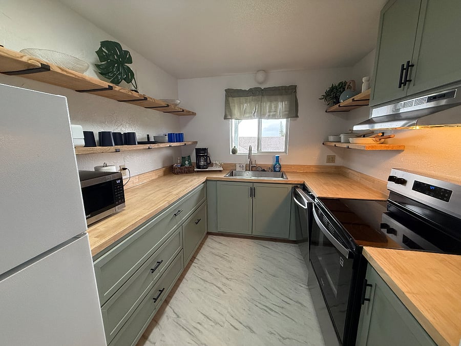 Full kitchen