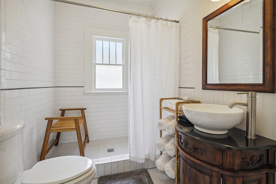Secondary bathroom with shower