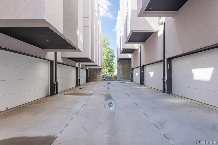 Garage alleyway