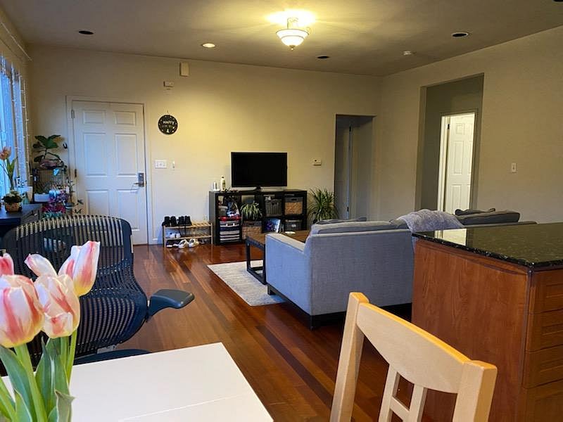 Common living room space with SmartTV