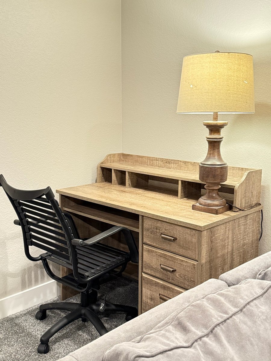small additional desk in Basement