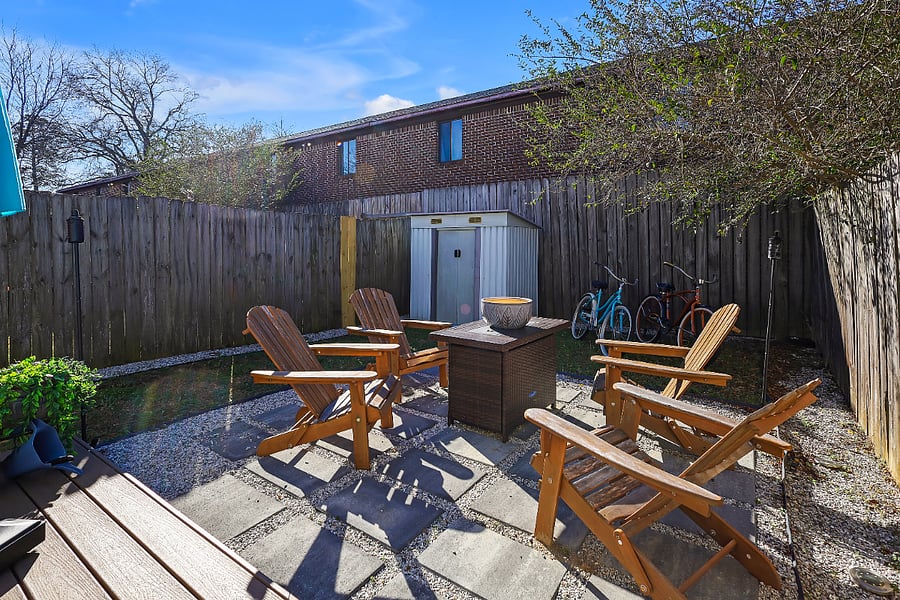 Enjoy grilling days or relaxed wine conversations in the backyard lounge