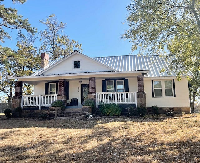Charming Farmhouse-Style Rental With Space to Relax Inside and Out